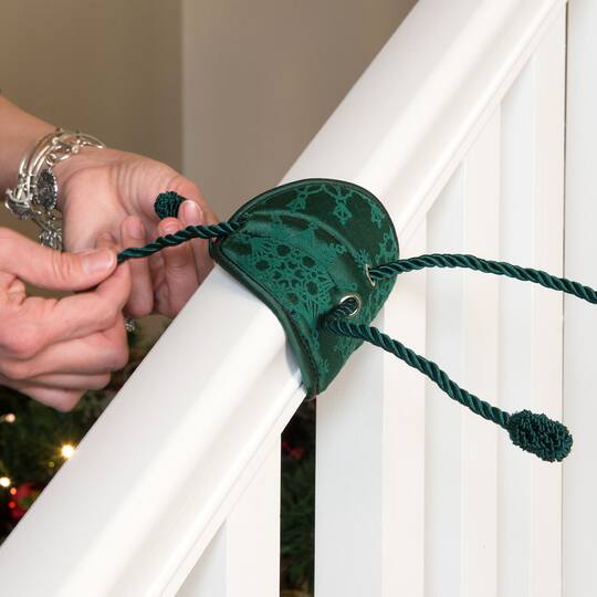 Village Lighting Green Banister Protecting Garland Ties, 3ct.
